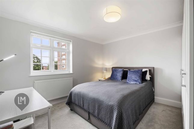 Flat 13, Southfields Court, Albert Drive, London photo 4