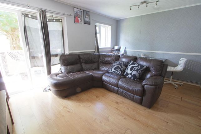 1, Eagle Avenue, Romford photo 4