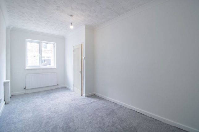 Flat 150a, Commercial Street, Blackwood photo 4
