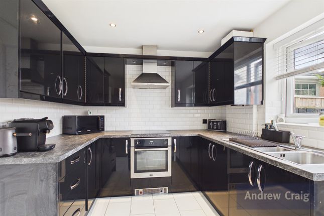 74 Beacon Glade, South Shields photo 3