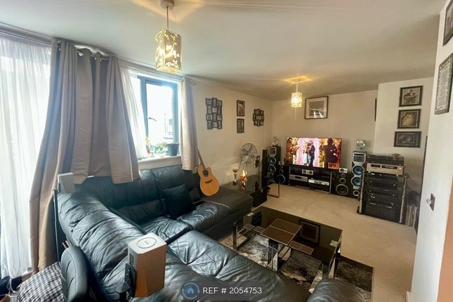 Flat to rent in Opal House, London