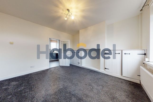 19 Middlecliff Lane, Little Houghton, Barnsley photo 3
