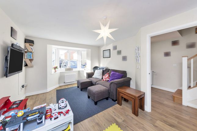 4 Laurie Lane, Royston photo 2