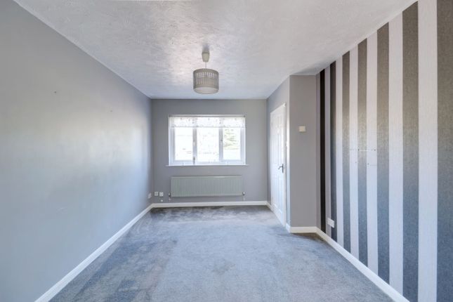 65, Holly Drive, South Ockendon photo 4