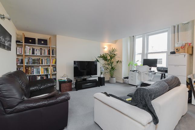 Flat to rent in Rostrevor Road, London