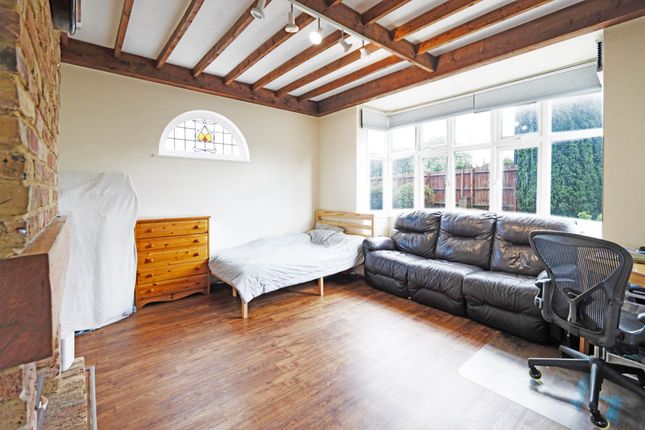 8, Savile Close, New Malden photo 3