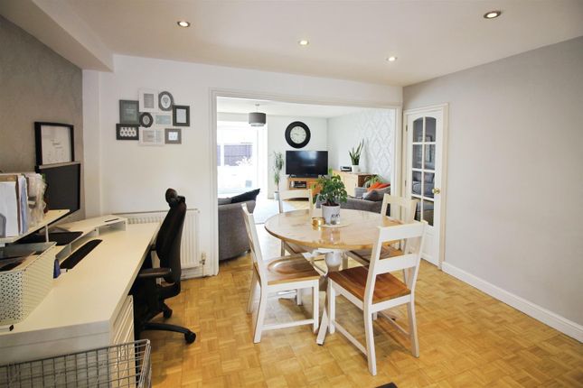 11, Marsett Way, Leeds photo 4