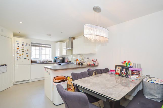 12, Buckthorne Court, Normanton photo 2