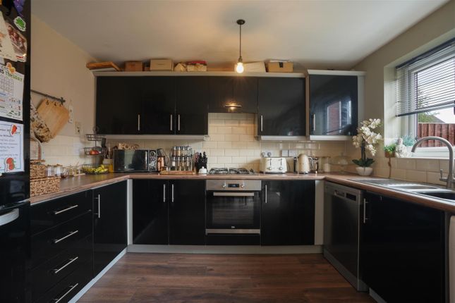 11, Ashtree Gardens, Sheffield photo 4