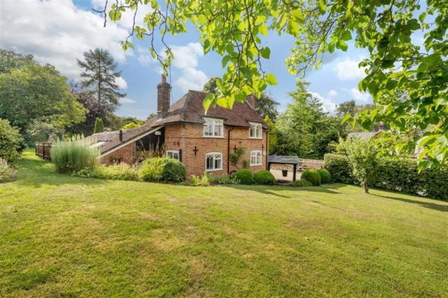 Thumbnail Cottage for sale in Bell Hill, Petersfield