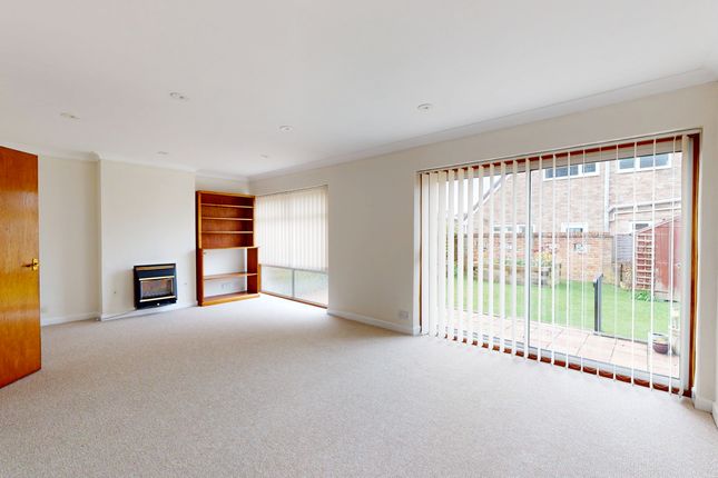 3, Barton Close, Cheltenham photo 3