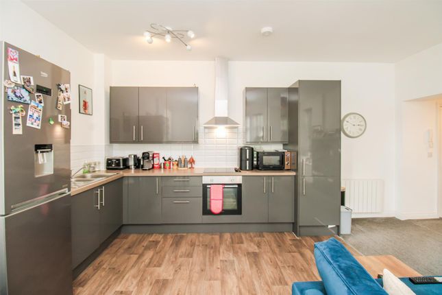 3 Henshall, Woodlands Village, Wakefield photo 4