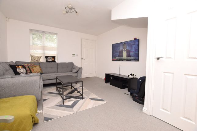 19, St. Mathew Way, Leeds photo 2