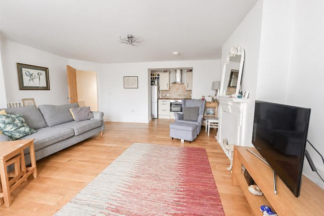 Flat 2, Lawn Court 26-27, Park Road, Bexhill-On-Sea photo 3