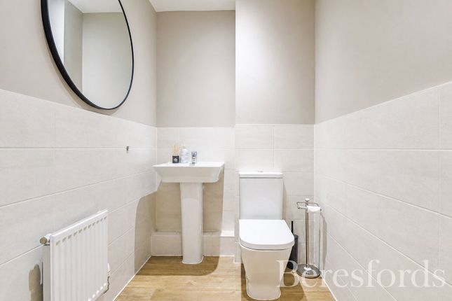 24, Hibbert Drive, Essex photo 4