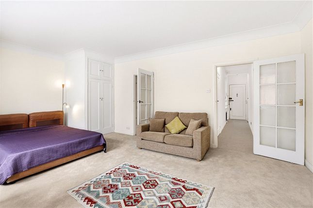 14,, Donovan Court, London photo 3