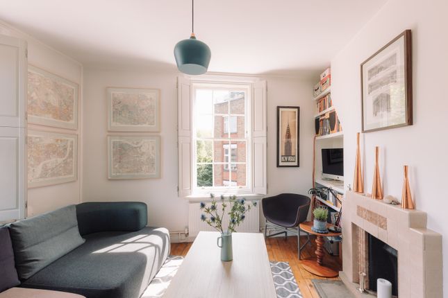 Flat for sale in Cleeve House, Calvert Avenue, London