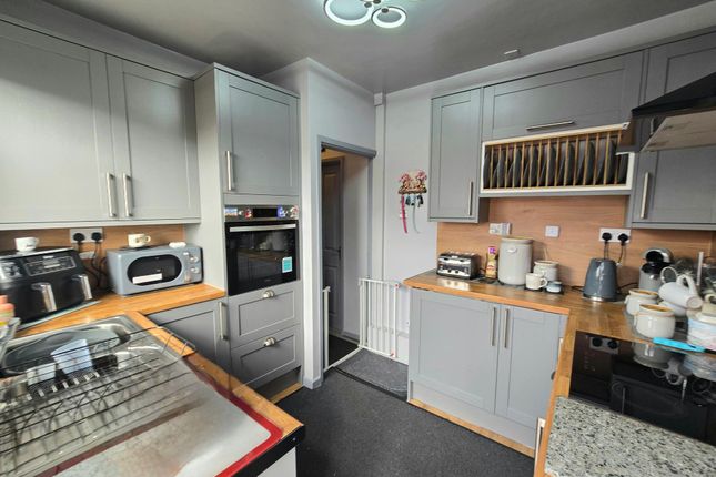 13 Penylan, Bridgend photo 2