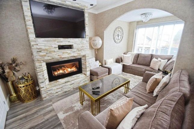 14 High Park Drive, Bradford photo 3