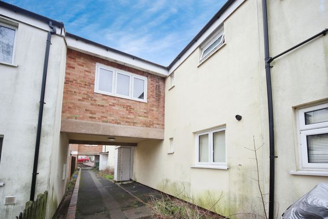 Thumbnail Terraced house for sale in Ombersley Close, Redditch