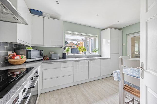 33, Hawthorn Crescent, Wantage photo 3