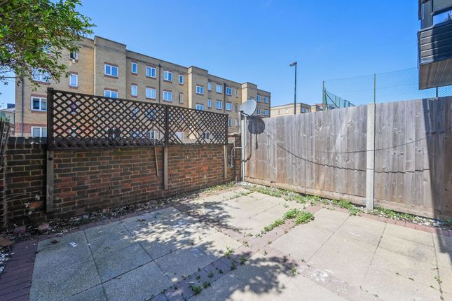 Ironmongers Place, E14, Docklands photo 4