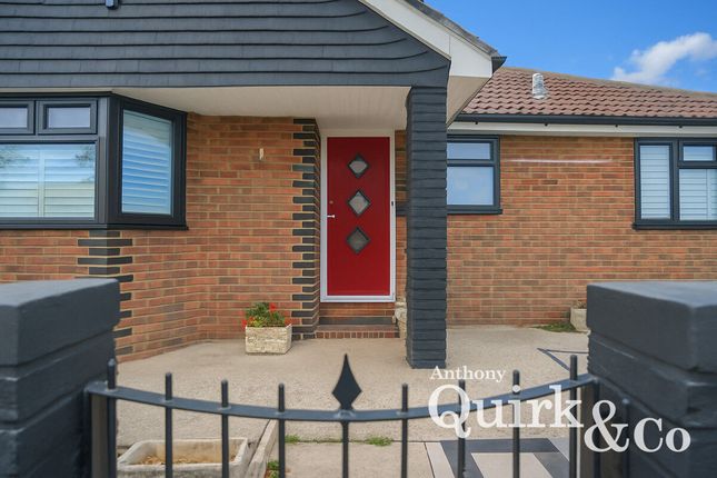 70, Smallgains Avenue, Canvey Island photo 2