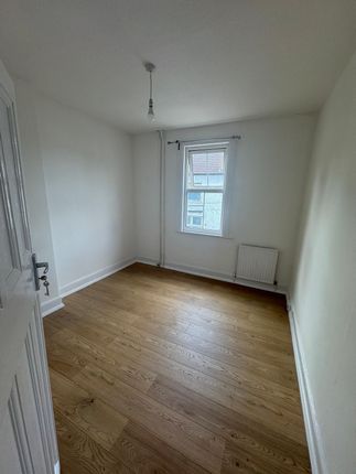 1563a London Road, London photo 3