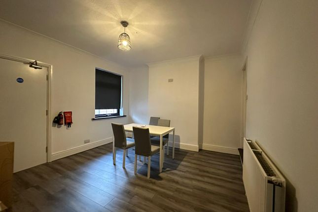 Shared accommodation to rent in Dalestorth Street, Sutton -In - Ashfield