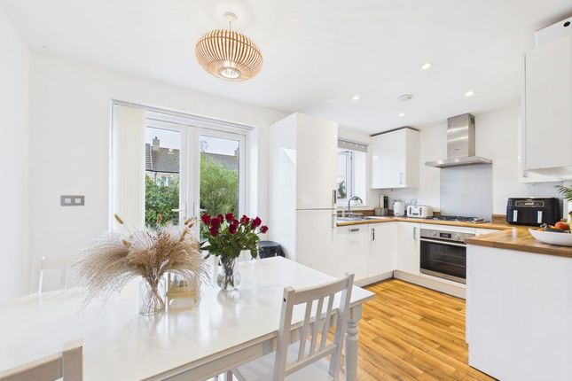 29, Russet Road, Somerton photo 3