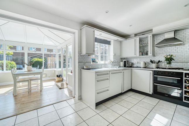 2, Angus Close, Wokingham photo 2