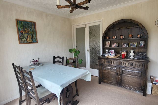 4 Cranwell Close, Leicester photo 3