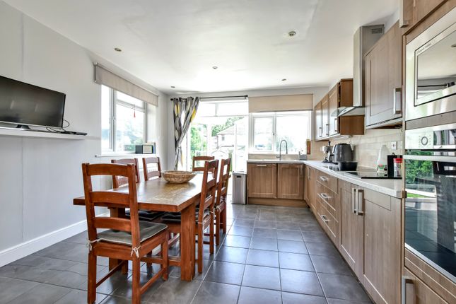 38, Westlea Avenue, Watford photo 4