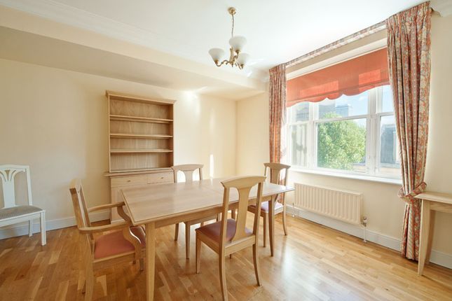Flat for sale in Vincent Square, London