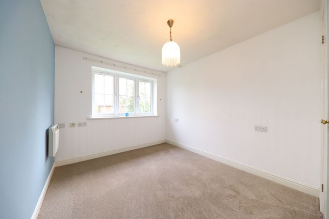 Flat 19, Hutchings Lodge High Street, Rickmansworth photo 3