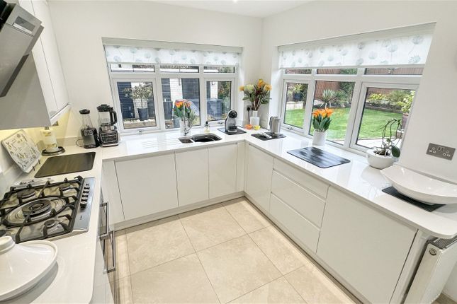 Bungalow for sale in Luxury Bungalow On Bedworth Road, Bulkington, Bedworth