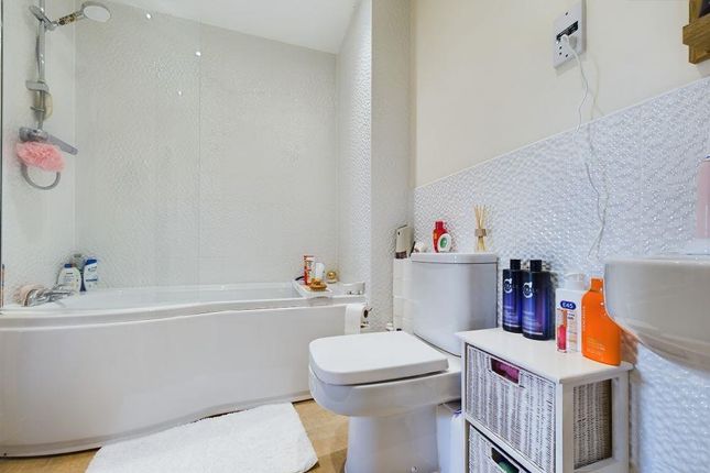Flat for sale in James Avenue, Peterborough