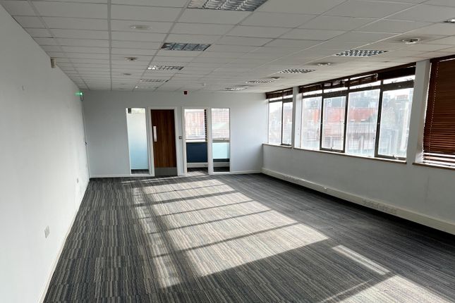 Office to let in Putney High Street, London