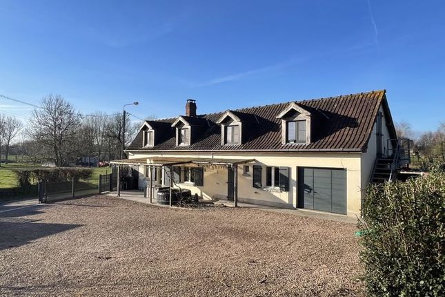 Property for sale in Near Crecy En Ponthieu, Somme, Hauts De France