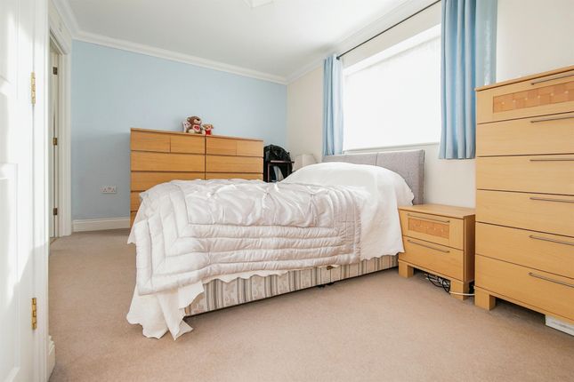 Town house for sale in Grant Rise, Woodbridge