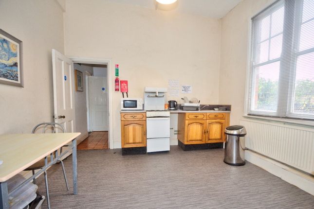 Flat for sale in Springfield Road, Clarendon Park, Leicester