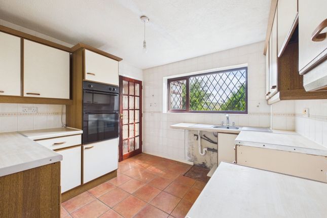 9, Browndens Road, Rochester photo 3