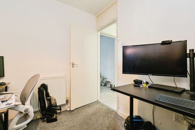 Flat 1 Highview Lodge, 25, The Ridgeway, London photo 4