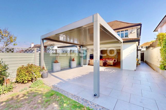 16, Oaklands Avenue, Hertfordshire photo 2
