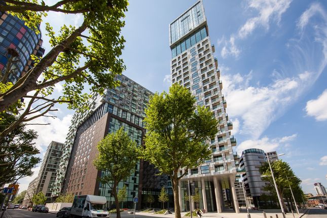 Flat to rent in Talisman Tower, Lincoln Plaza, Canary Wharf