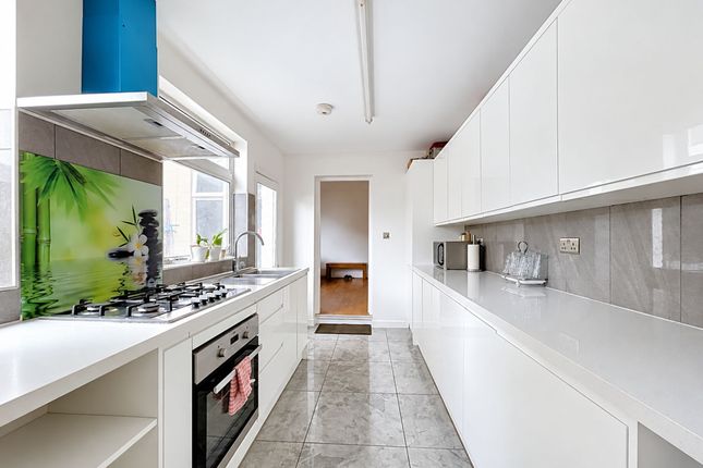 42 Holborough Road, Snodland photo 4