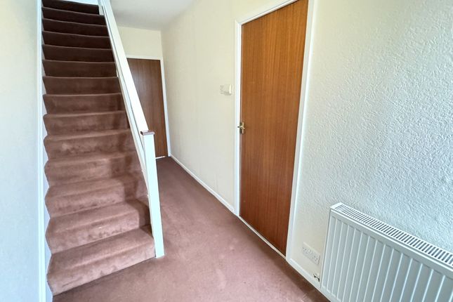 15 Hillcrest Gardens, Willenhall photo 2