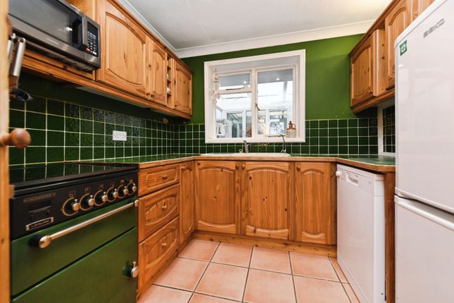 48, Prior Way, Colchester photo 4