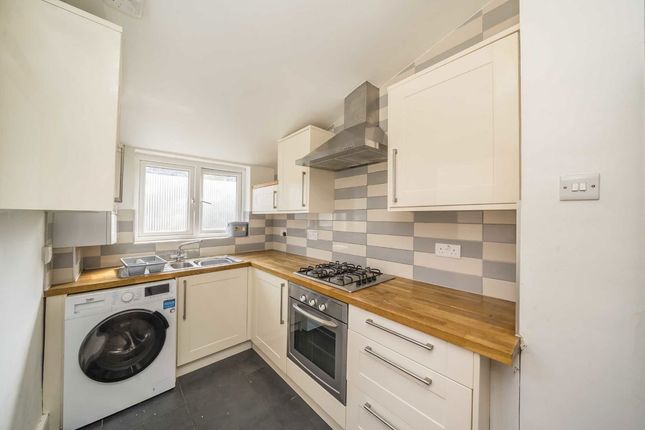 42, Woodland Way, Mitcham photo 4
