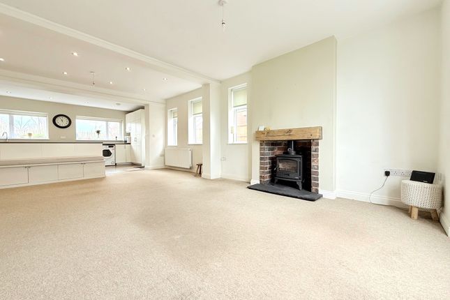 LINDEN, Rye Hills, Newcastle under Lyme photo 3